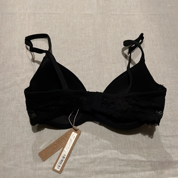 SKIMS Midnight Black Bra - Picture 2 of 3